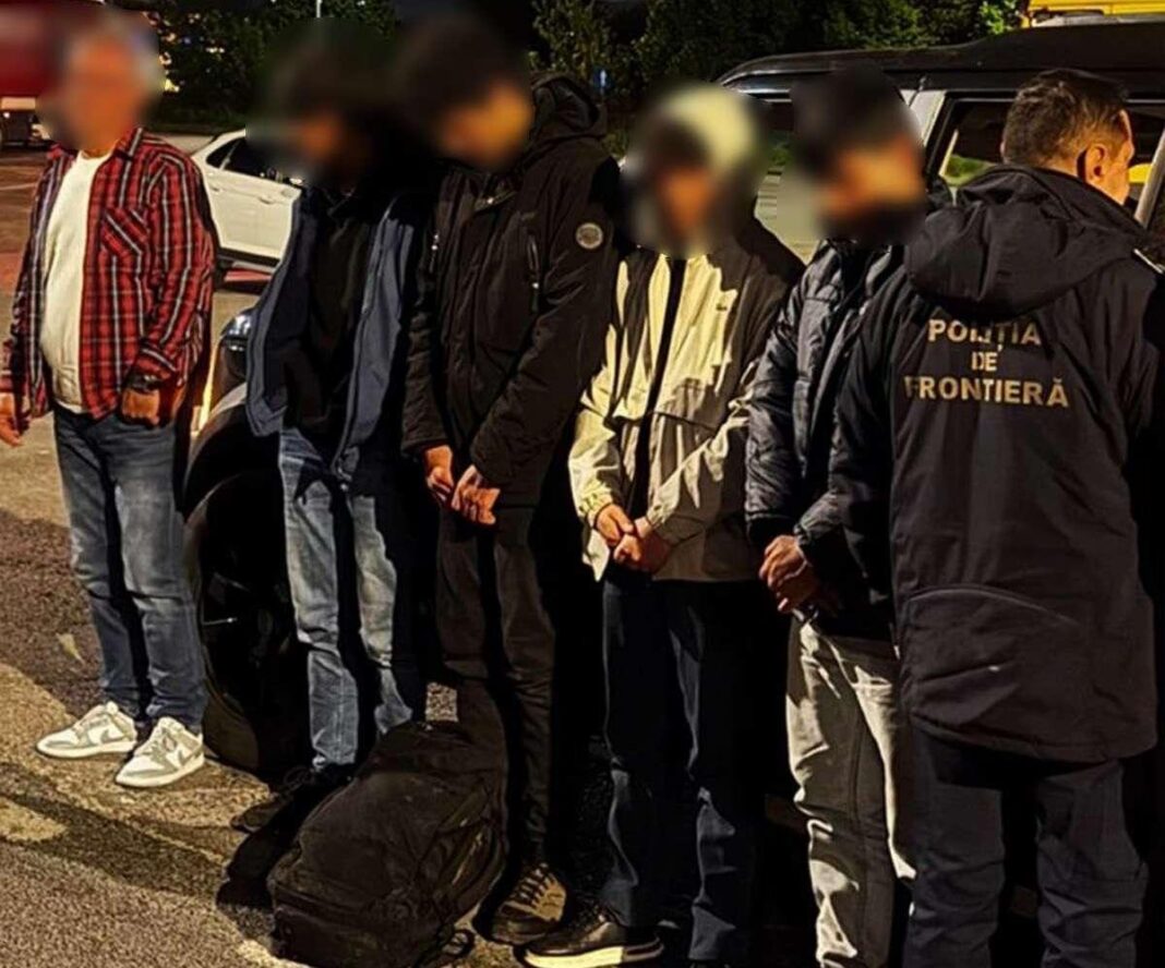 NEWS.ro: Român cercetat pentru trafic de migranţi la Giurgiu, plasat în arest la domiciliu/ Bărbatul încercase să introducă ilegal în România patru cetăţeni străini - FOTO