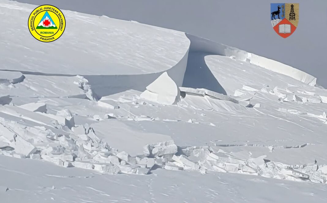 NEWS.ro: Salvamontiştii avertizează asupra pericolului major de avalanşă existent în această perioadă pe văile de abrupt din Masivul Bucegi