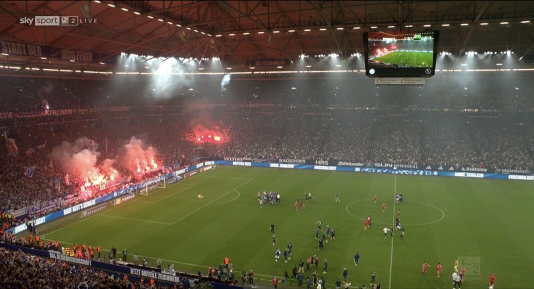 NEWS.ro: Schalke 04 a revenit în prima ligă germană după o absenţă de trei ani - VIDEO