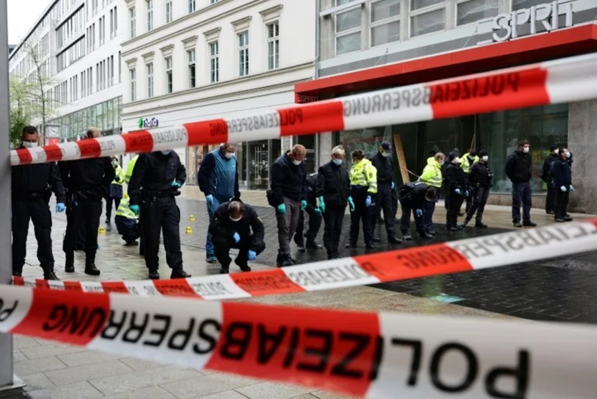NEWS.ro: Suspectul german în vârstă de 33 de ani în atacul maşina de la Leipzig, soldat cu doi morţi şi şase răniţi, doi grav, internat de justiţia germană la psihiatrie