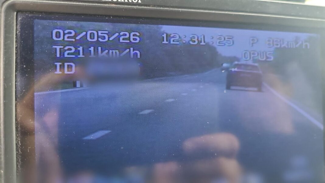 NEWS.ro: Timiş: Şofer prins în timp ce circula cu peste 200km/oră pe un drum naţional/ A rămas fără permis pentru 4 luni - FOTO