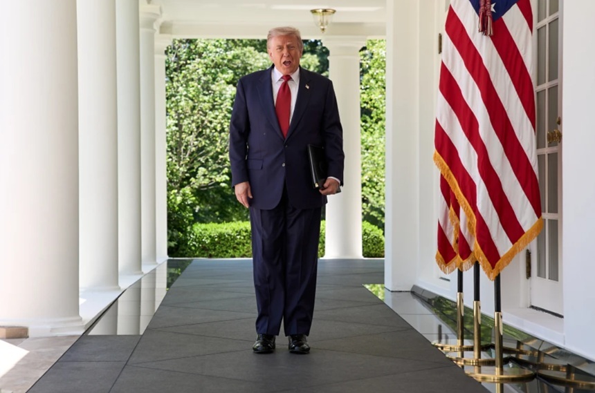 NEWS.ro: Trump anunţă un armistiţiu de trei zile, începând de sâmbătă, şi un schimb de câte 1.000 de prizonieri între Rusia şi Ucraina. ”Să sperăm că ăsta e începutul sfârşitului unui război foarte lung, sângeros şi greu”. Zelenski ”autorizează” prin decret defila