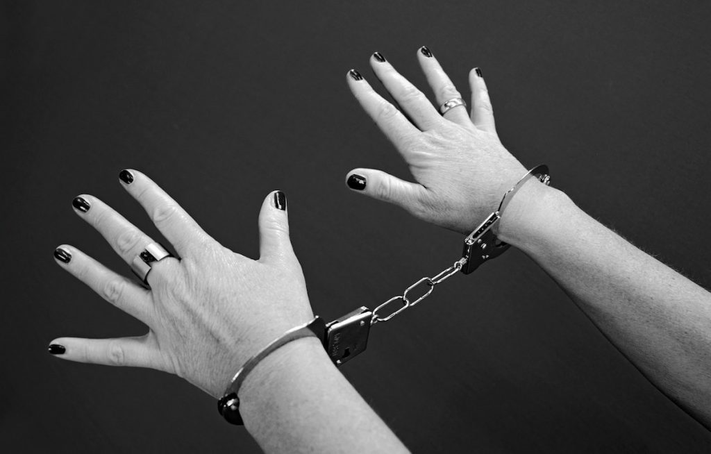 O femeie a fost condamnată în Rusia la muncă forțată pentru că a scris o carte cu personaje LGBT