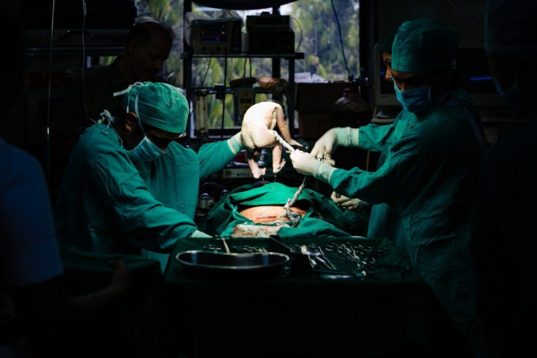 O mamă din Spania va fi despăgubită cu peste 13 milioane de euro pentru neglijenţă medicală în timpul naşterii / Copilul său a suferit o paralizie cerebrală severă