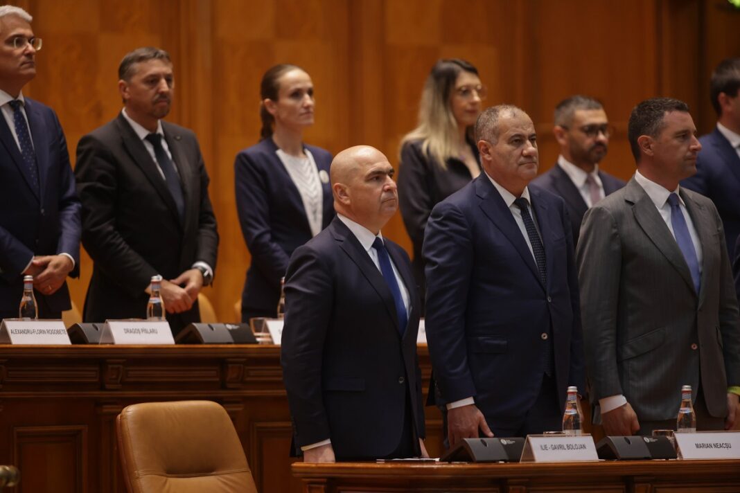 Oana Țoiu îndeamnă parlamentarii să voteze moțiunea cu bilele la vedere: „Să aibă respect”