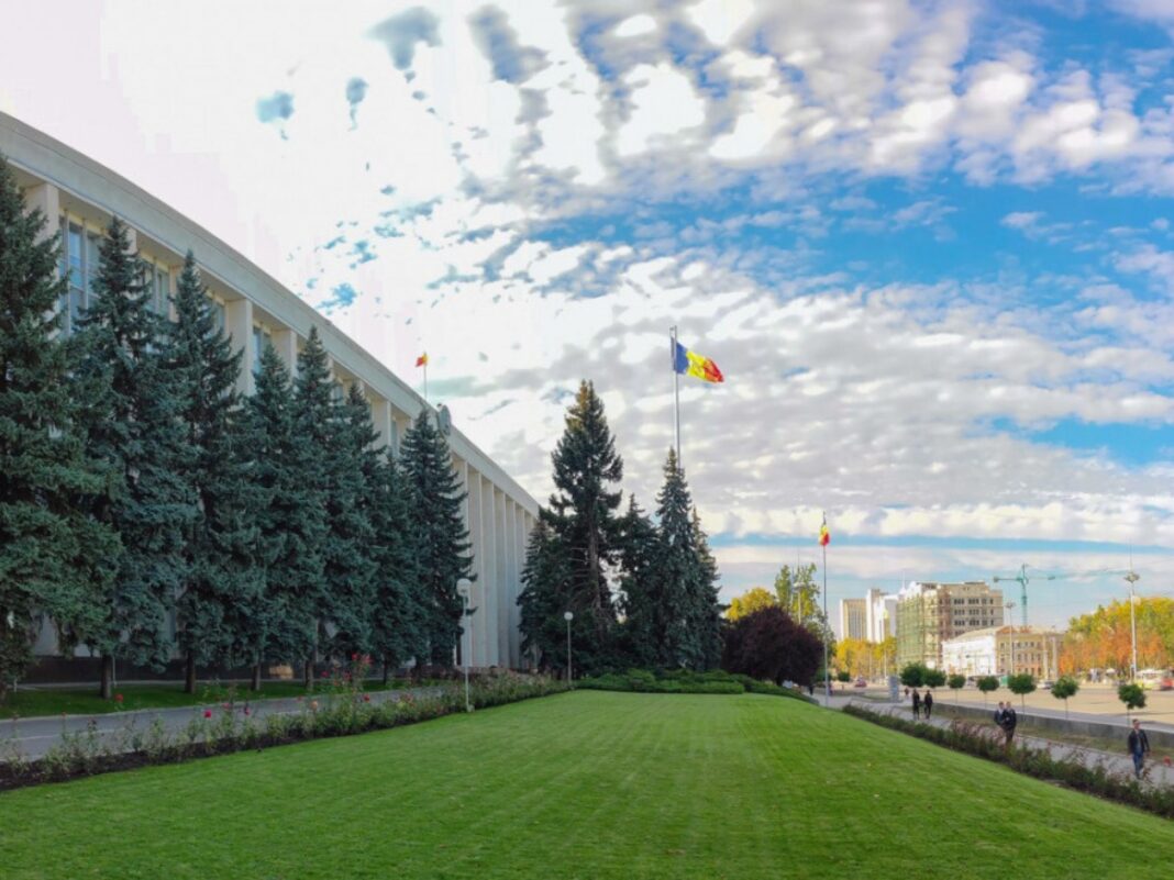Parlamentul de la Chișinău a restricționat folosirea limbii ruse. Deputații vor putea lua cuvântul doar în limba română