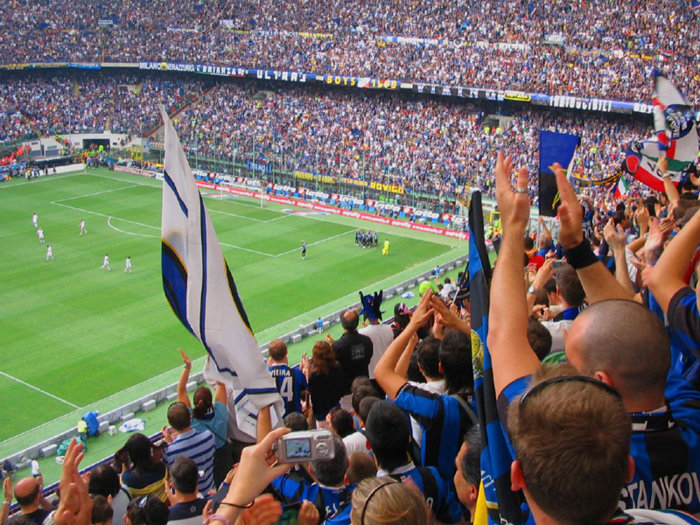 Povestea noului Inter Milan: Cum au ajuns americanii să controleze celebrul club italian după ce un investitor din China nu şi-a plătit datoriile. Oaktree Capital Management l-a adus pe Cristian Chivu antrenor, care a reuşit duminică să câştige campionatul italian