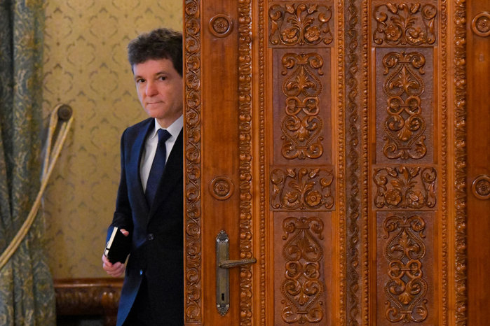 Preşedintele Dan a început ieri consultarea oficială cu partidele pentru formarea viitorului guvern. De ce este atât de complicată o soluţie la înlocuirea guvernului Bolojan