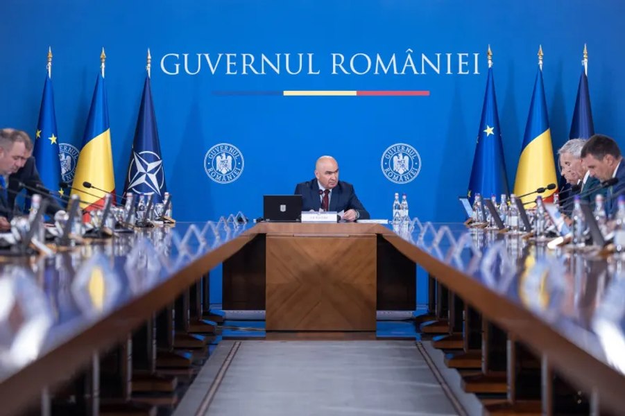 Prima ședință a Guvernului interimar condus de Bolojan, după moțiunea de cenzură. Ce puteri limitate are Cabinetul