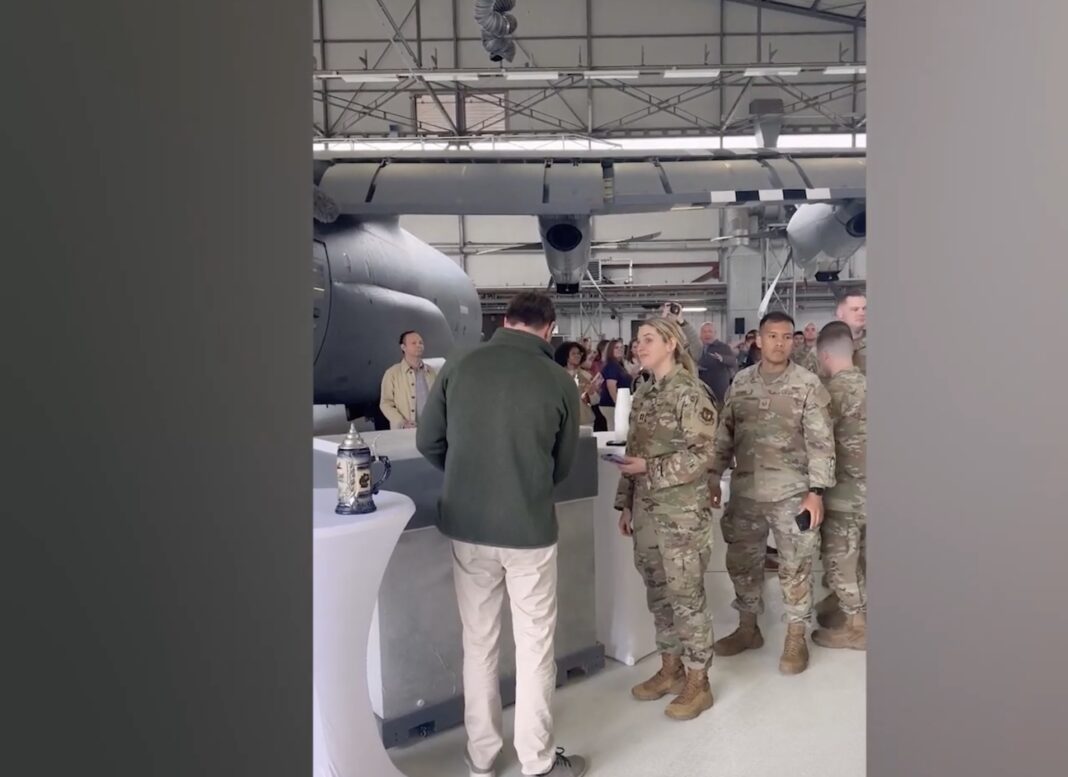 Primarul din Ramstein avertizează asupra consecinţelor retragerii trupelor americane din Germania / Orașul Ramstein găzduieşte Forţele Aeriene Americane în Europa