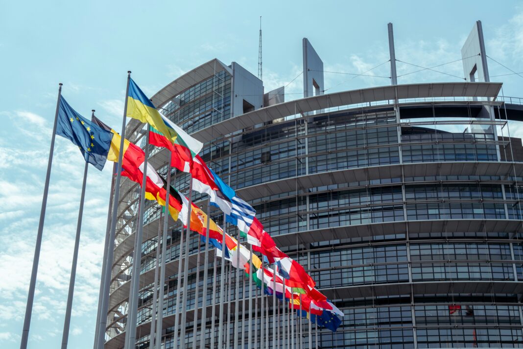 Raport al Parlamentului European. Bani cheltuiți ilegal de partidele europene în campania pentru alegerile din 2024