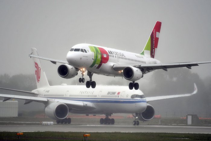 Războiul din Iran loveşte puternic industria aeriană: Compania-mamă a British Airways avertizează asupra unor costuri suplimentare de aproape 2 miliarde de euro pentru combustibil şi a unui profit mai slab