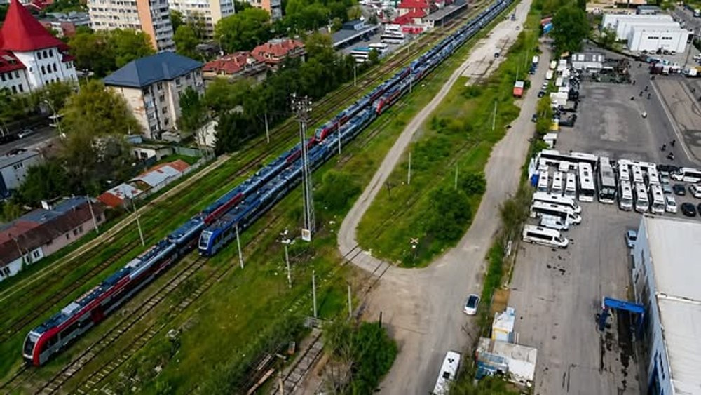 Reacția lui Miruță la cele 21 de trenuri noi, abandonate în Gara Obor: „În tot acest timp, călătorii îndură”
