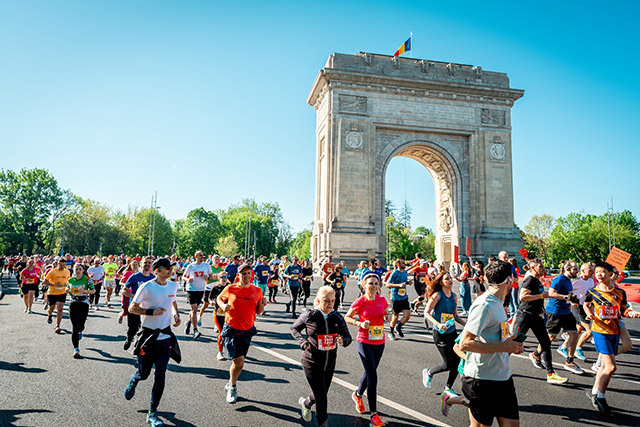 Reportaj. Business sportiv. Oraşul recâştigat de oameni înspre starea lor de bine. În ţara sedentară, unele evenimente sportive transformă Bucureştiul într-un spaţiu pentru oameni, nu pentru maşini. „Văd altfel acest oraş atunci când îl parcurg la pas“