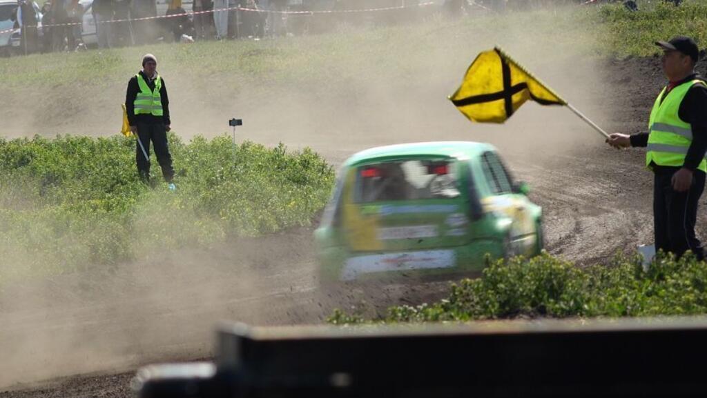 RFI: Campionatul Național de AutoCross a început la Glodeni cu motoare turate și trasee pline de noroi