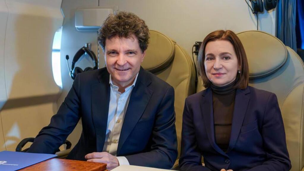 RFI: Maia Sandu a călătorit cu Nicușor Dan la summitul CPE de la Erevan unde co-prezidează un panel de discuții cu Emmanuel Macron