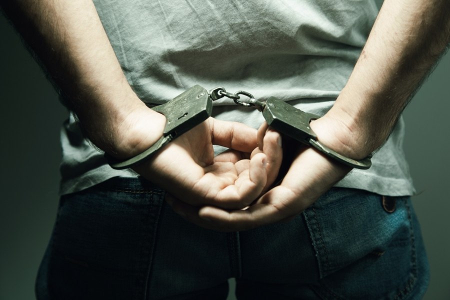 Român căutat în Islanda pentru fraudă și spălare de bani, prins în acasă. Prejudiciul se ridică la sute de mii de euro