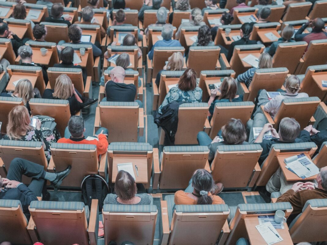 România, Polonia și Croația, țările central și est-europene cu cele mai mici ponderi ale studenților internaționali (raport OCDE)