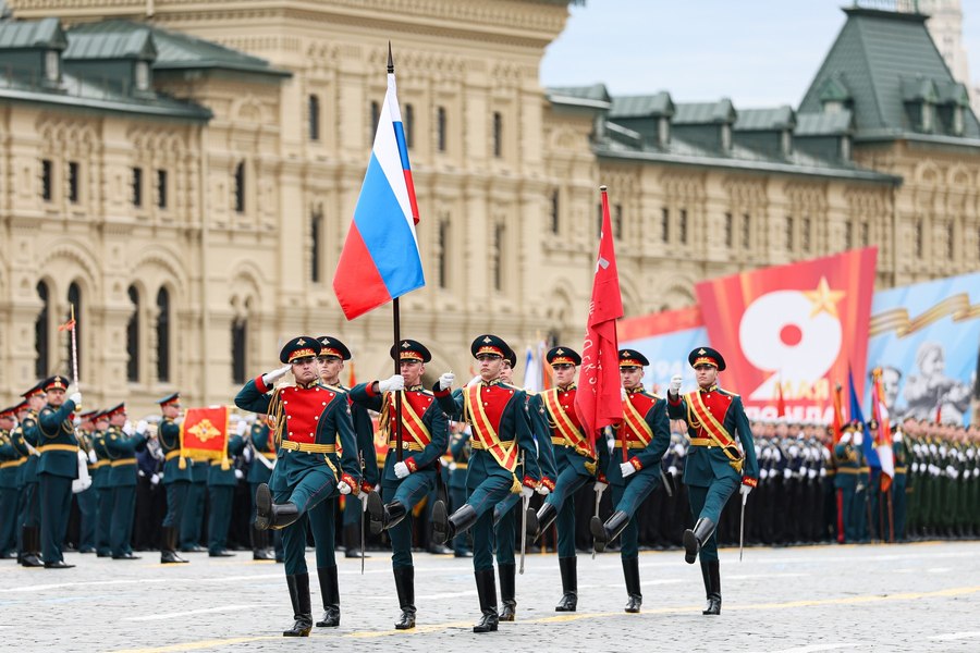 Rusia s-a mândrit cu imagini cu echipamente grele în loc de o demonstrație cu tehnică reală la parada de 9 mai