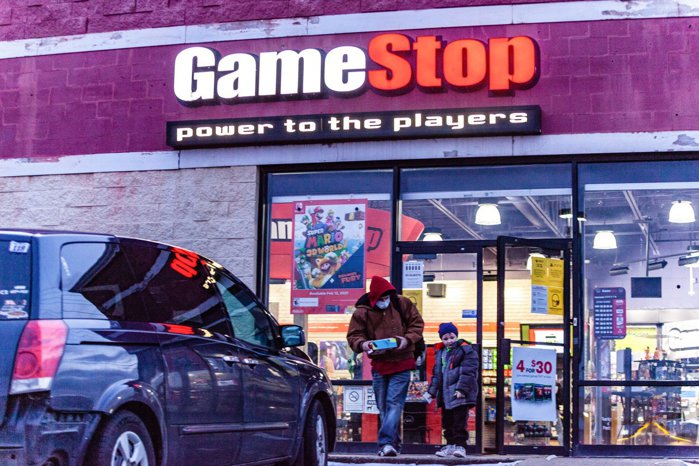 Salvată de investitorii de pe Reddit de la faliment, GameStop, vedeta fenomenului „meme stocks”, oferă acum 56 miliarde de dolari pentru eBay pentru a crea un nou rival pentru Amazon