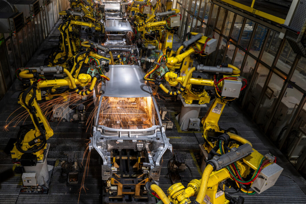Sectorul auto german face apel la detensionarea disputei tarifare dintre SUA şi UE / Trump spune că noile tarife i-ar obliga pe producătorii auto să-și mute producția mult mai rapid în America