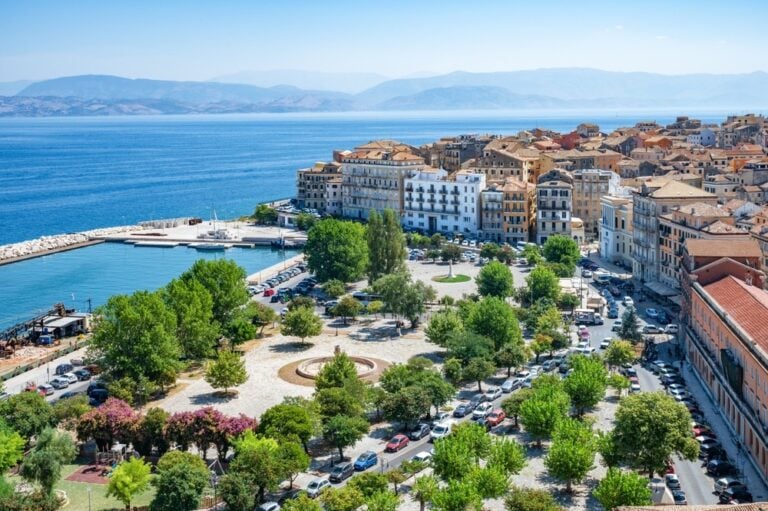 Sejur în Corfu, Grecia, cu avionul: cât durează zborul și ce includ pachetele turistice
