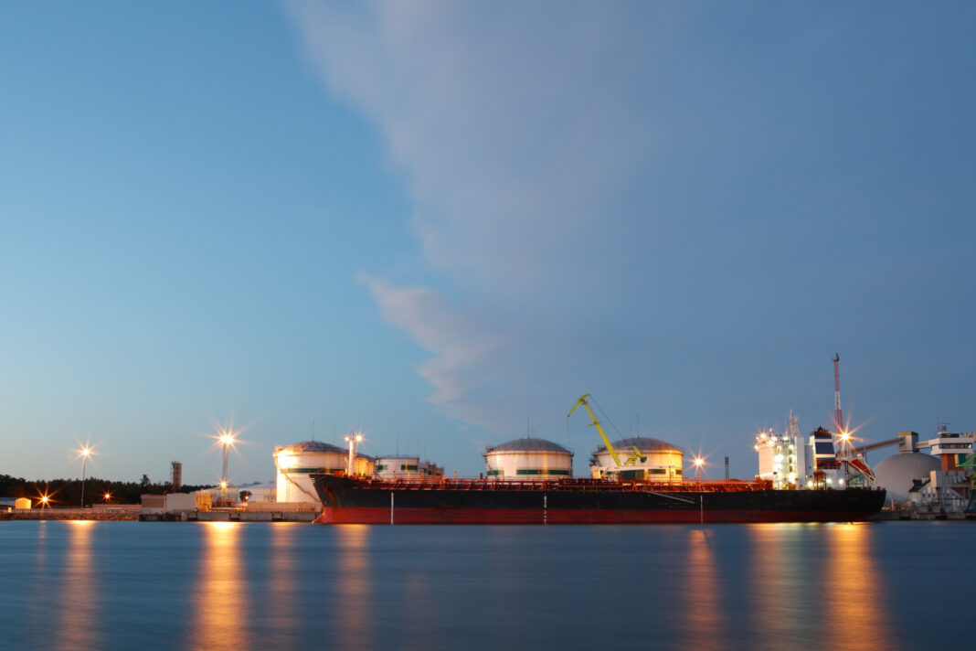 Suedia a reținut în Marea Baltică un petrolier suspectat că face parte din flota fantomă a Rusiei