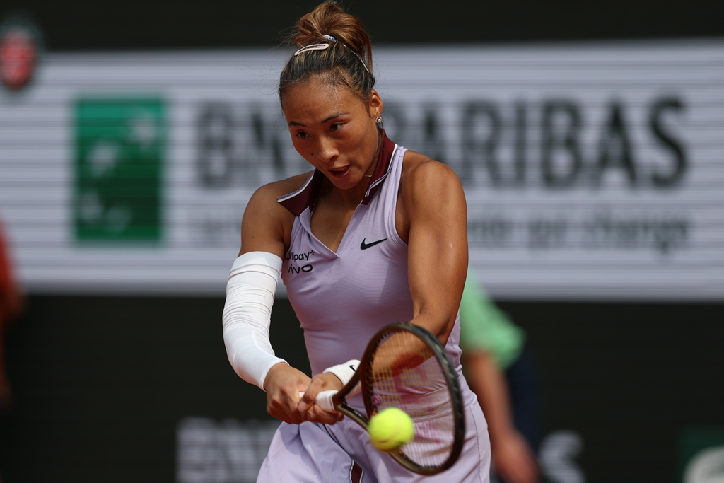 Surpriză mare la Roland Garros: campioana olimpică Zheng Qinwen eliminată din turul întâi