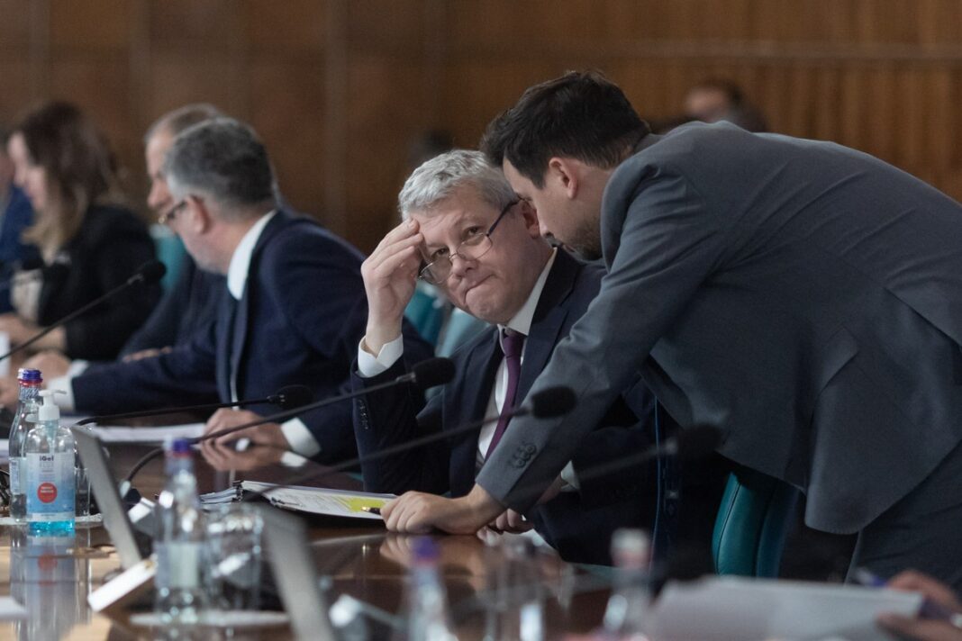 SURSE Grupul Thuma-Predoiu din PNL, amenințat cu congres la care și-ar putea pierde funcțiile. Dan Motreanu: ”Știu că o să mai încercați să faceți coaliție cu Grindeanu, dar organizăm congres extraordinar și punem partidul să aleagă dacă vrea cu PSD sau anti-PSD”