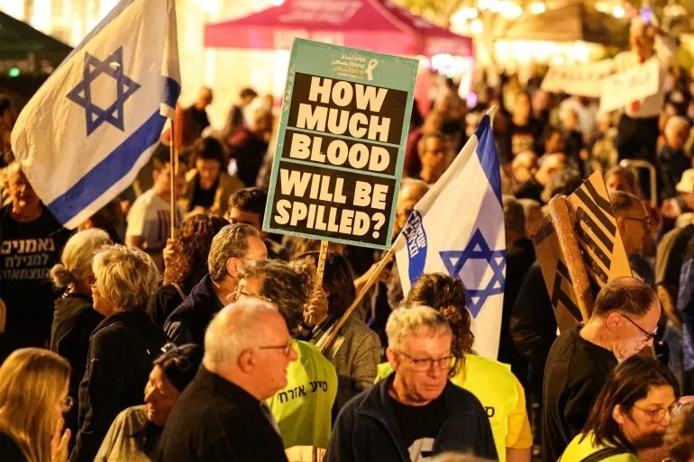 Sute de israelieni demonstrează împotriva guvernului şi a premierului Netanyahu