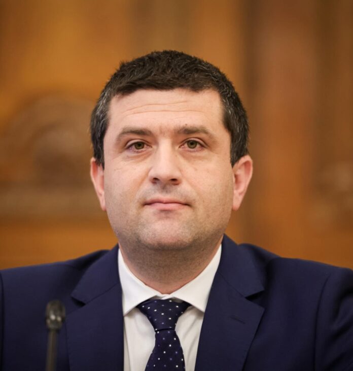 Tensiuni politice înainte de moțiune: USR indică sprijin pentru o formulă PNL–USR