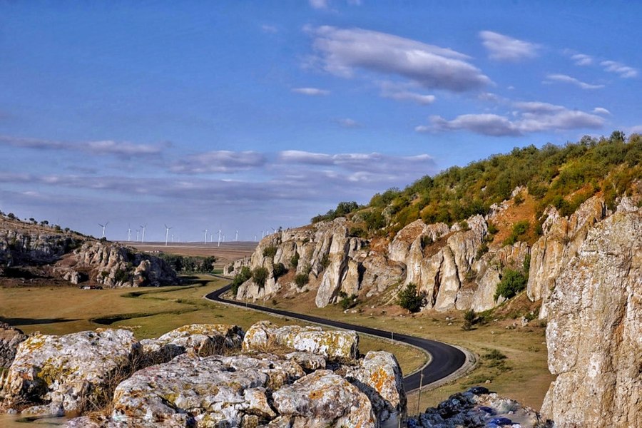 Top 10 locuri de vis din Dobrogea care merită vizitate. Frumusețile tărâmului dintre Dunăre și Marea Neagră care-ți taie răsuflarea