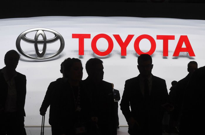 Toyota avertizează că războiul din Iran îi va genera costuri de 4,3 miliarde de dolari. Profitul trimestrial se prăbuşeşte cu aproape 50%, în ciuda boom-ului cererii pentru hibride