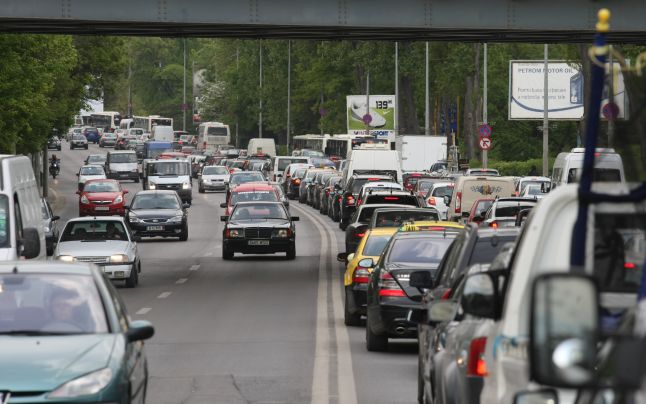 Trafic blocat pe A1, la km 93 și pe DN1, în zona Predeal, după un incendiu și un accident rutier / Restricții anunțate de Poliția Română
