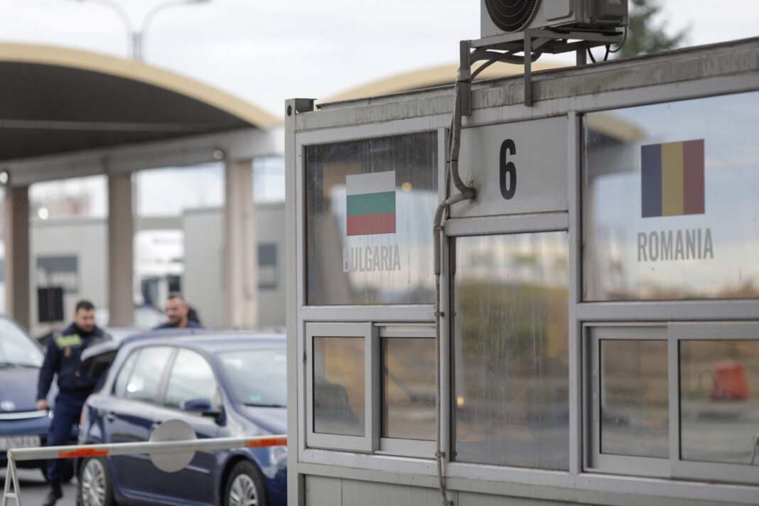 Traficul la frontiere în minivacanţa de 1 Mai: 3.500 de polițiști mobilizați