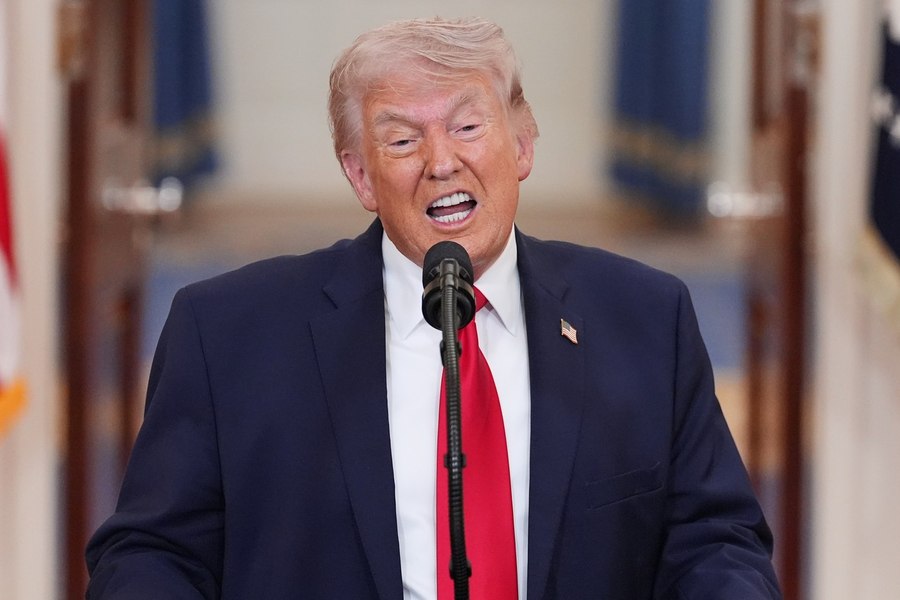 Trump amenință Iranul cu represalii dure dacă atacă navele americane care trec prin Strâmtoarea Ormuz