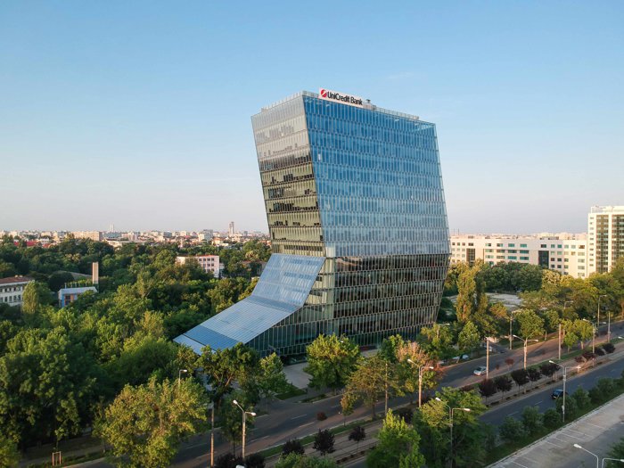UniCredit Bank a participat la finanţarea sindicalizată pentru achiziţia de către MidEuropa a pachetului majoritar de acţiuni la integratorul IT RBC