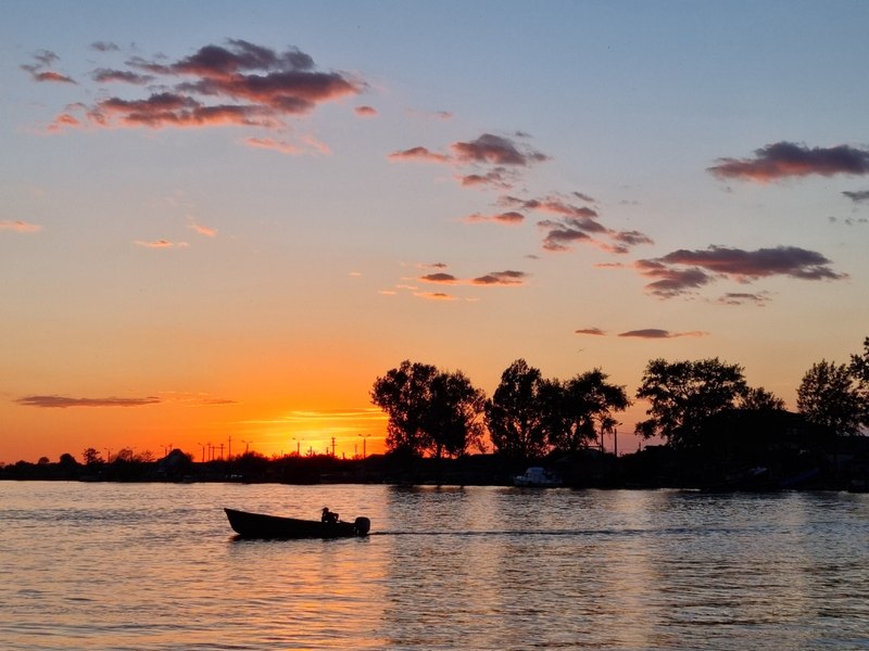 Vacanța de 1 Mai, mai ieftină decât anul trecut la munte și în Deltă, tarife în creștere la mare. Cât costă două nopți de cazare în 2026