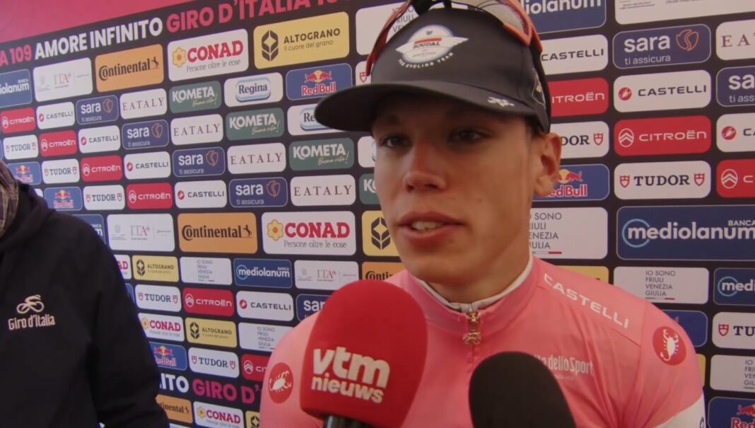 VIDEO | Primul tricou roz din Giro D’Italia: Paul Magnier, victorie în etapa de debut din Bulgaria / Accident serios în ultimul kilometru