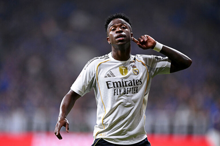 Vinicius face dubla și Real Madrid amână titlul Barcelonei! El Clasico poate decide campionatul