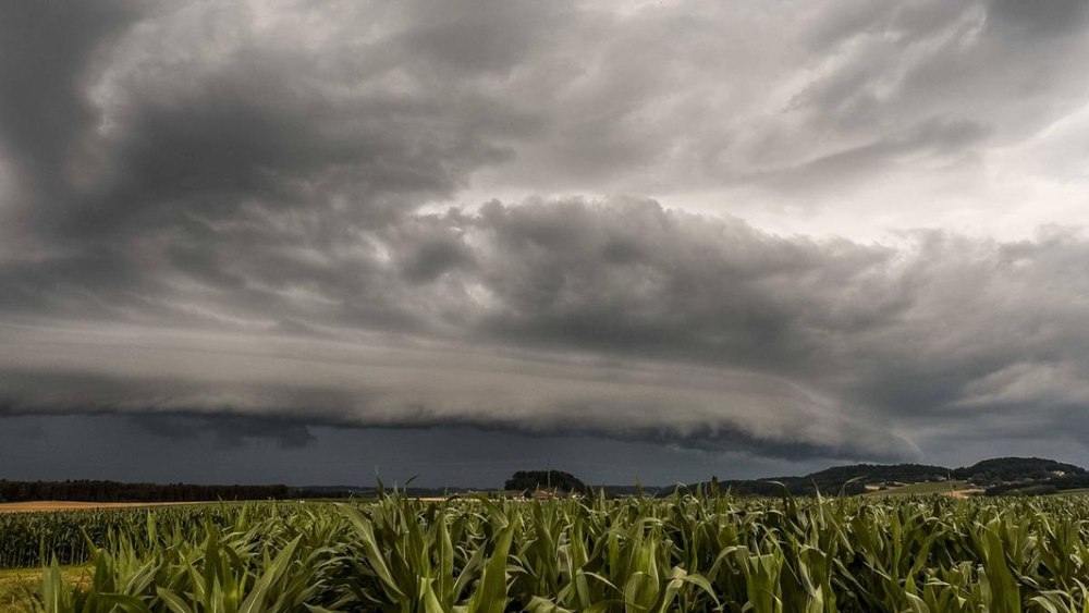 Caniculă, furtuni și grindină în România. ANM avertizează asupra fenomenelor meteo extreme de miercuri