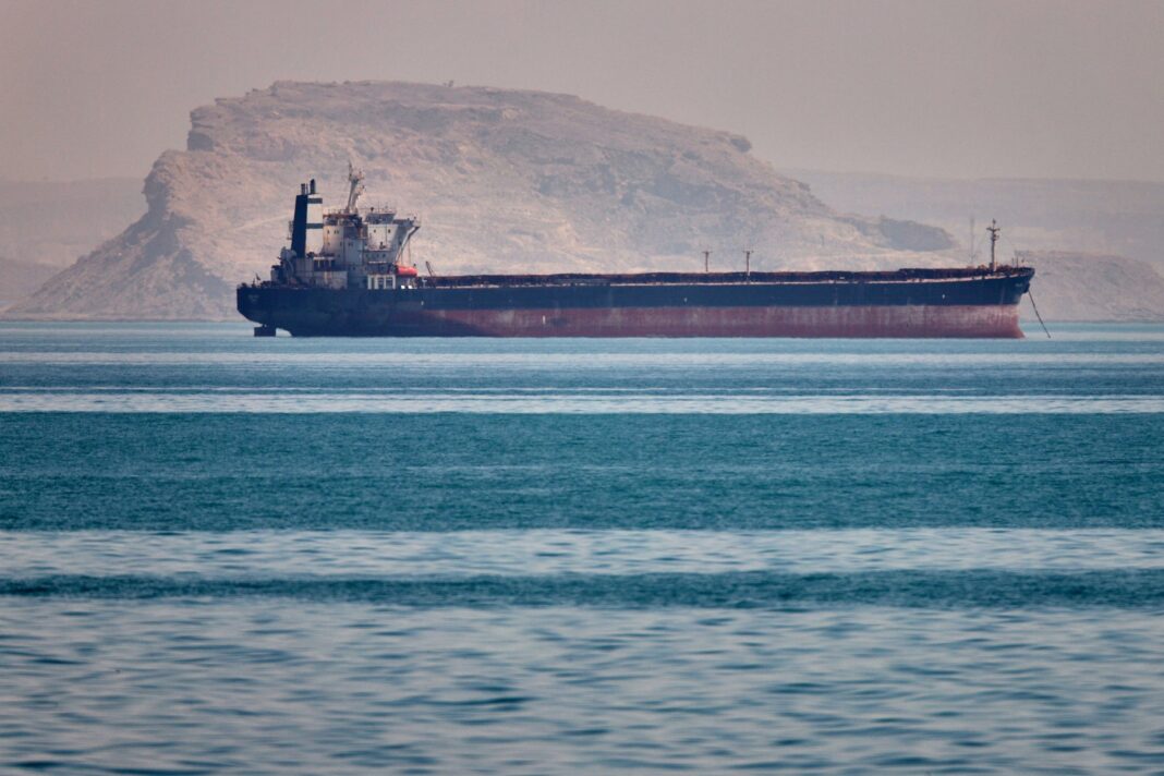 Iranul şi Omanul analizează introducerea unui sistem de taxare a navigaţiei în Strâmtoarea Ormuz