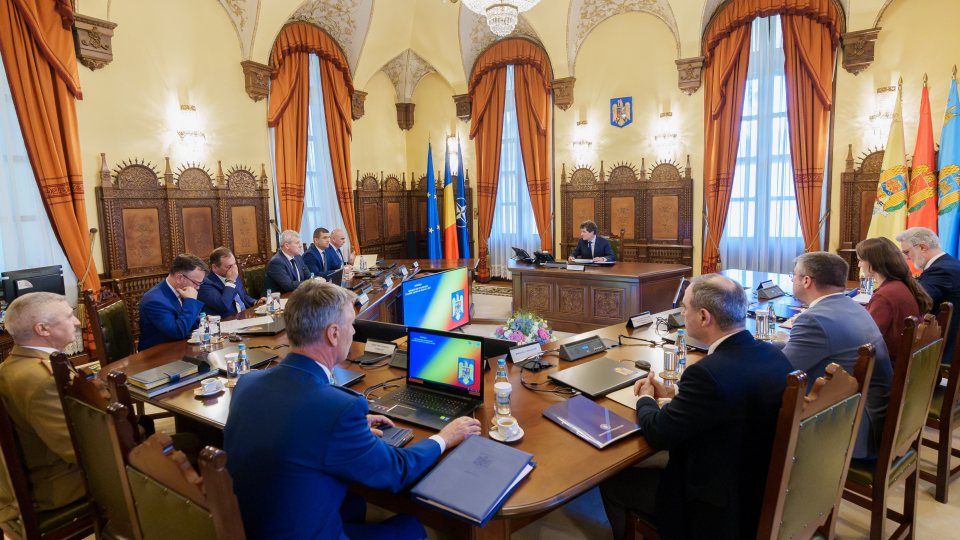 NEWS.ro: CSAT: Summitul NATO de la Ankara, ocazie de readucere în atenţia Aliaţilor a situaţiei complicate din regiunea Mării Negre şi a consecinţelor pe care agresiunea rusă le are la nivel regional şi asupra României, prin incidente precum cele cu drone
