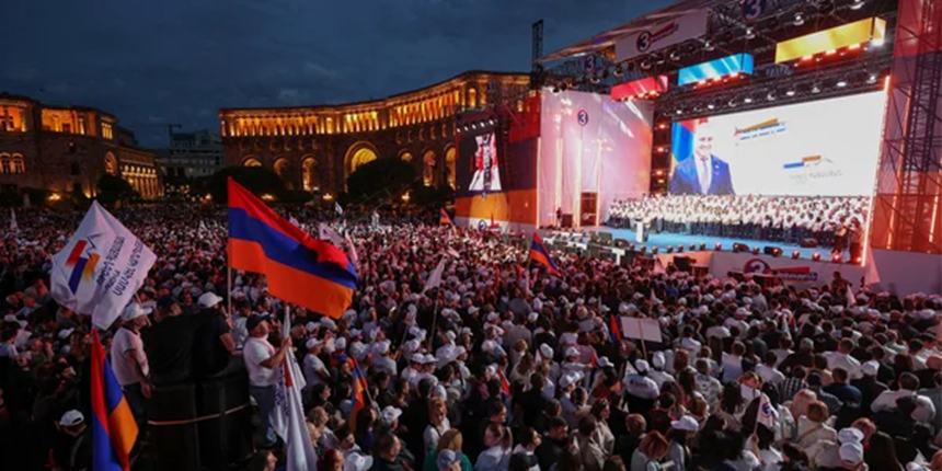 NEWS.ro:
