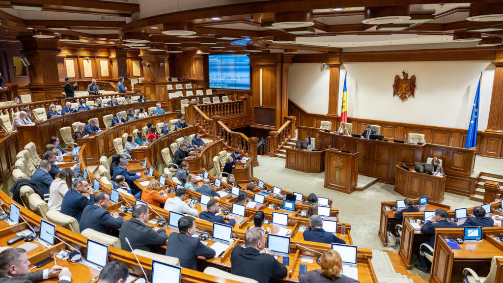 RFI: Opoziția pro-rusă de la Chișinău salută negocierile cu UE „pentru că exclud planul B – Unirea cu România”