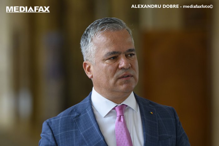 ULTIMĂ ORĂ: PSD a decis în unanimitate să susţină Guvernul Veştea. Din cabinet ar urma să facă parte miniştri PSD şi dizidenţi din PNL, printre care Alexandru Nazare la Finanţe, Alexandru Rogobete la Sănătate şi Bogdan Ivan la Energie. Lista completă a miniştrilor vehiculaţi