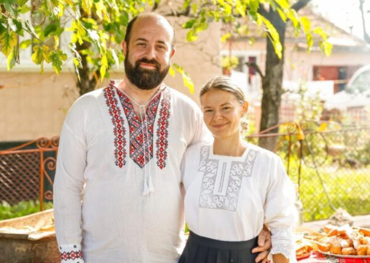 A renunțat la munca de corporatist în Cluj și cultivă legume în Maramureș / Vinde la piață, iar surplusul îl procesează, păstrând gustul și farmecul rețetelor vechi