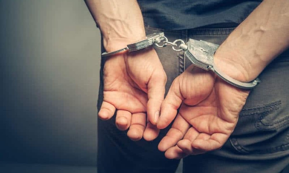 Adolescentă de 16 ani violată în mod repetat de fratele ei mai mare. Agresorul spune că „și-a văzut regretata soție” în sora mai mică