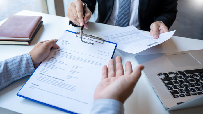 Cât adevăr mai încape într-un CV? Sorin Faur, Academia de HR: Lipsa oportunităţilor de a acumula experienţă practică fac ca realmente tinerii să fie evitaţi de către angajatori