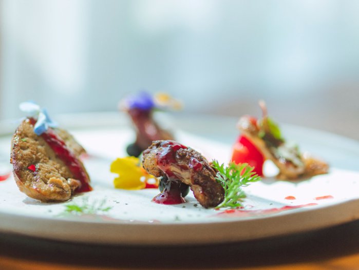Cine este cu adevărat Alain Ducasse, unul dintre cei mai influenţi chefi ai lumii şi omul care a creat un imperiu de restaurante cu stele Michelin